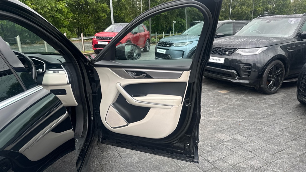 Jaguar F-Pace 2.0 D200 R-Dynamic S 5dr Auto AWD Diesel Estate - Image 38