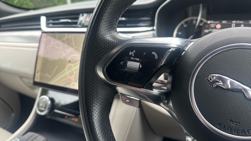 Jaguar F-Pace 2.0 D200 R-Dynamic S 5dr Auto AWD Diesel Estate - Image 40
