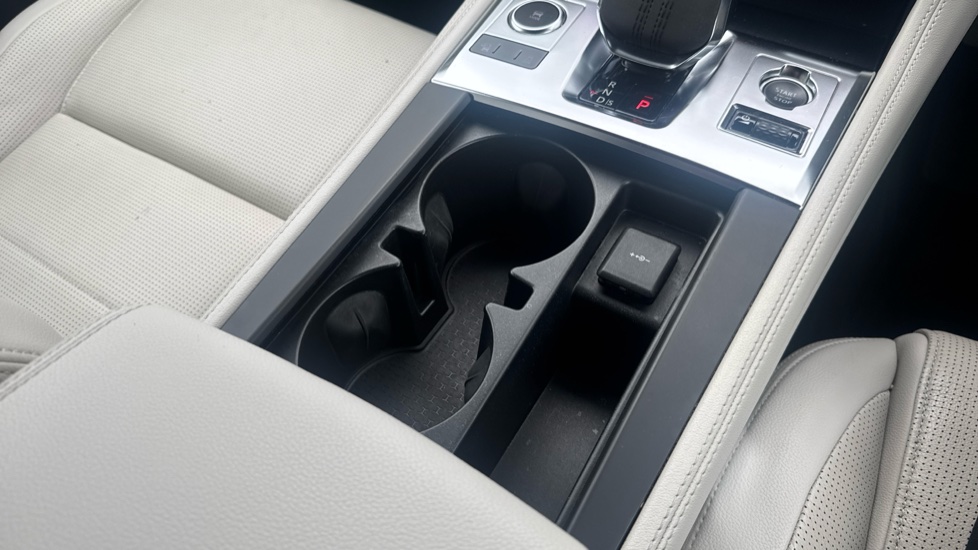 Jaguar F-Pace 2.0 D200 R-Dynamic S 5dr Auto AWD Diesel Estate - Image 50
