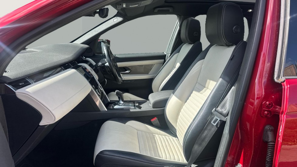 Land Rover Discovery Sport 2.0 D150 R-Dynamic SE 5dr Auto Diesel Station Wagon - Image 3