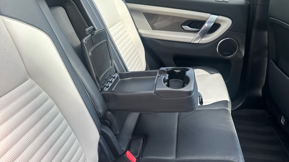 Land Rover Discovery Sport 2.0 D150 R-Dynamic SE 5dr Auto Diesel Station Wagon - Image 42