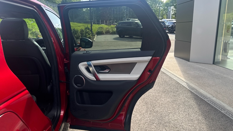 Land Rover Discovery Sport 2.0 D150 R-Dynamic SE 5dr Auto Diesel Station Wagon - Image 43
