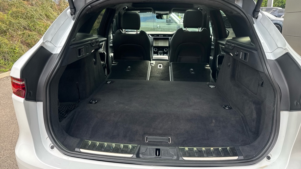 Jaguar F-Pace 2.0 P400e R-Dynamic HSE Black 5dr Auto AWD Estate - Image 10