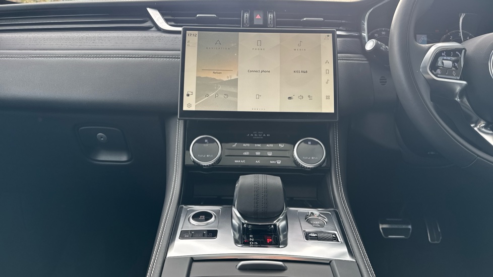 Jaguar F-Pace 2.0 P400e R-Dynamic HSE Black 5dr Auto AWD Estate - Image 14