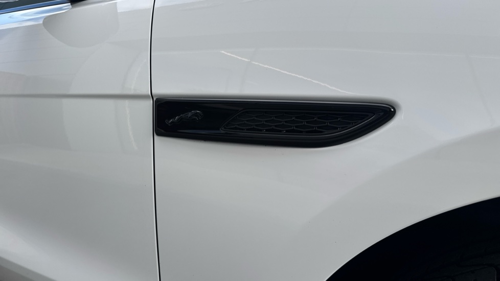 Jaguar F-Pace 2.0 P400e R-Dynamic HSE Black 5dr Auto AWD Estate - Image 20
