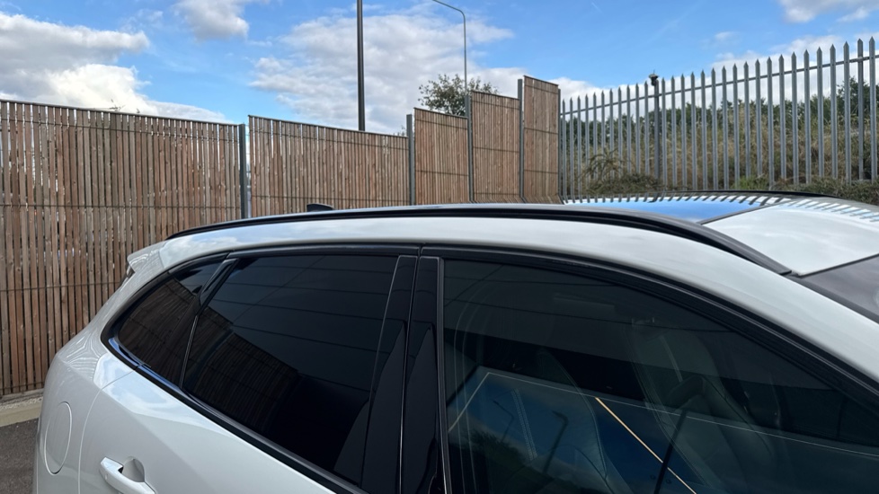 Jaguar F-Pace 2.0 P400e R-Dynamic HSE Black 5dr Auto AWD Estate - Image 22