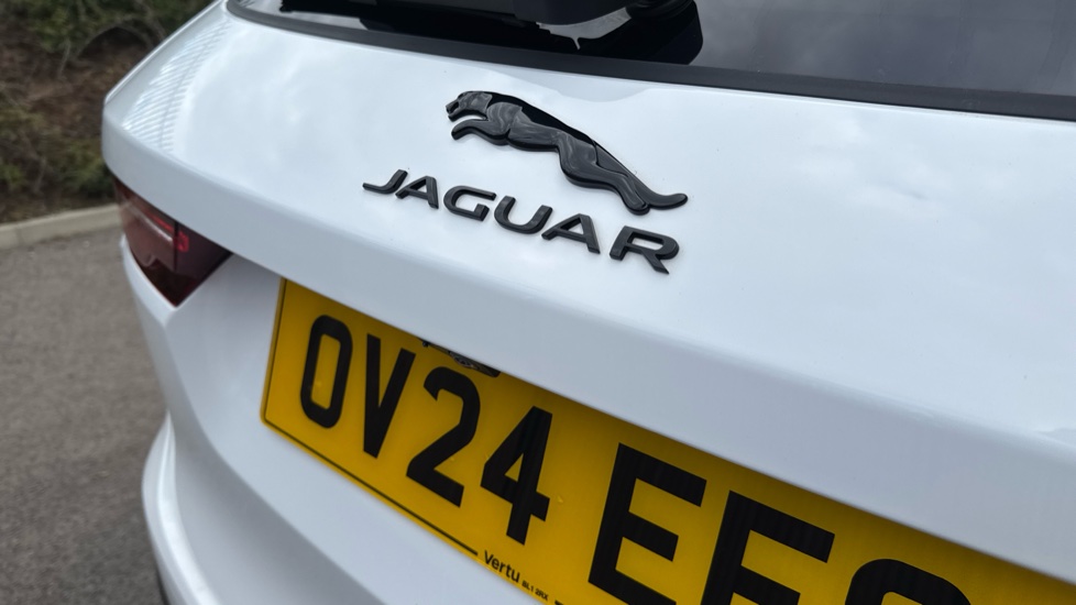 Jaguar F-Pace 2.0 P400e R-Dynamic HSE Black 5dr Auto AWD Estate - Image 25