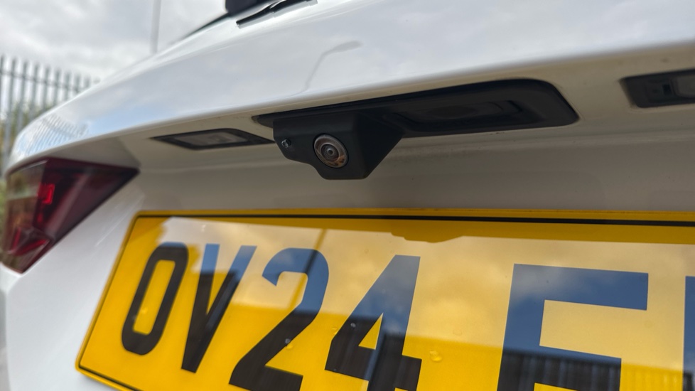 Jaguar F-Pace 2.0 P400e R-Dynamic HSE Black 5dr Auto AWD Estate - Image 26