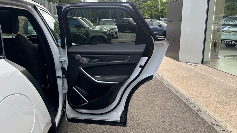 Jaguar F-Pace 2.0 P400e R-Dynamic HSE Black 5dr Auto AWD Estate - Image 38