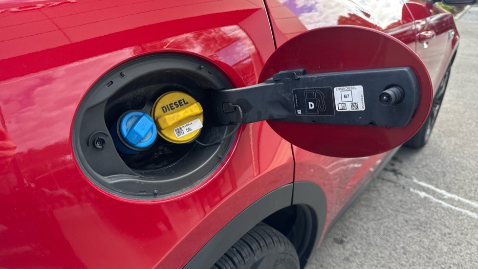Jaguar E-Pace 2.0d [180] HSE 5dr Auto Diesel Estate - Image 23
