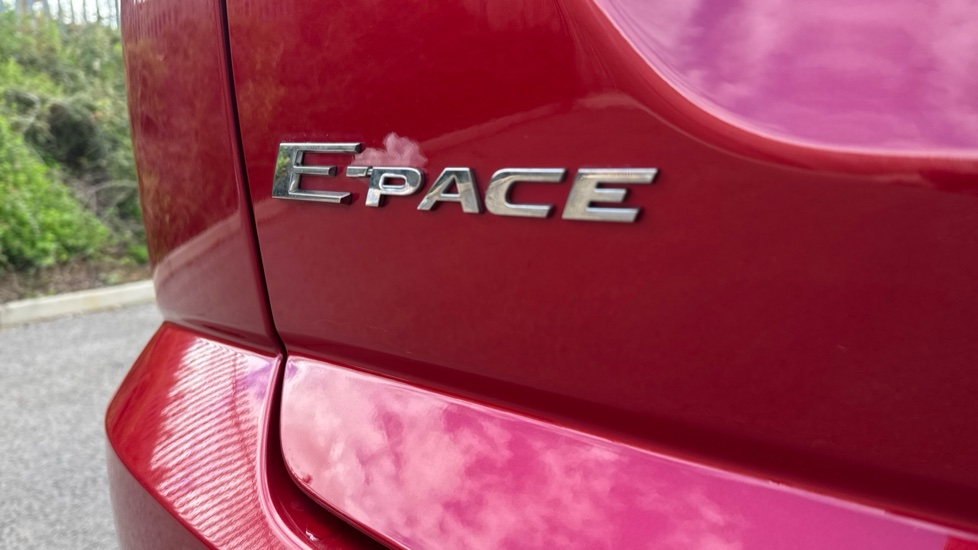 Jaguar E-Pace 2.0d [180] HSE 5dr Auto Diesel Estate - Image 25