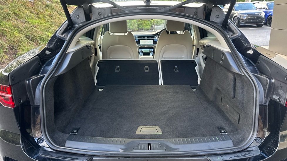 Jaguar I-Pace 294kW EV400 SE 90kWh 5dr Auto Electric Estate - Image 10