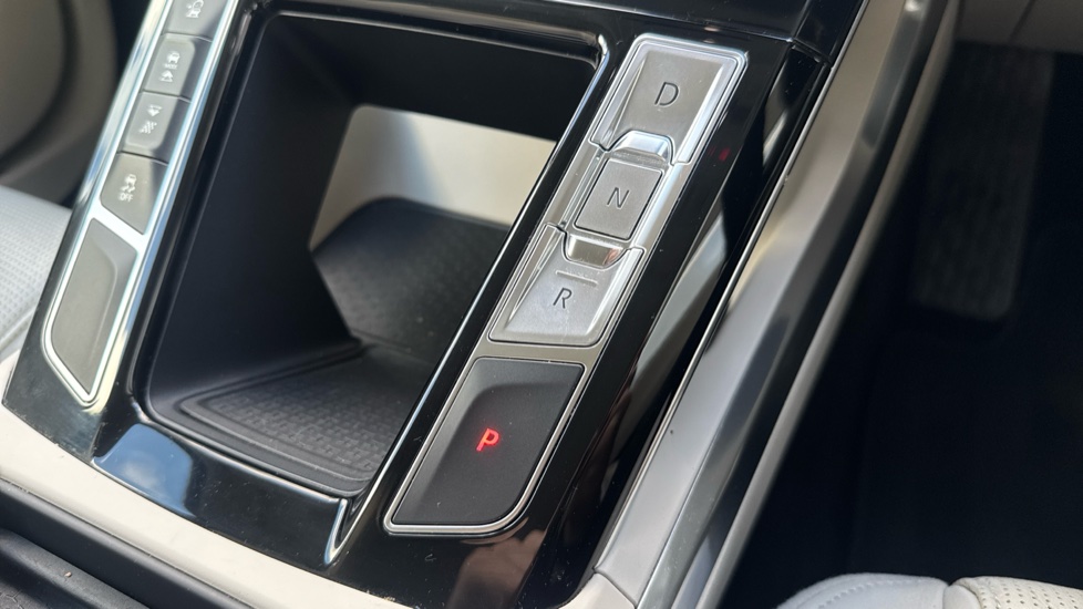 Jaguar I-Pace 294kW EV400 SE 90kWh 5dr Auto Electric Estate - Image 13