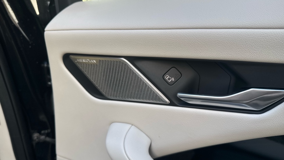 Jaguar I-Pace 294kW EV400 SE 90kWh 5dr Auto Electric Estate - Image 37