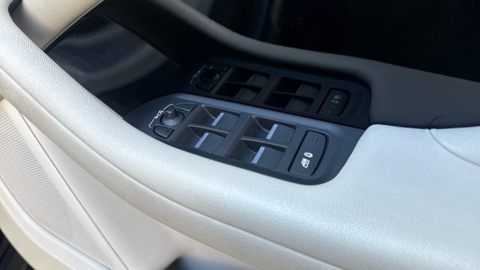 Jaguar I-Pace 294kW EV400 SE 90kWh 5dr Auto Electric Estate - Image 41