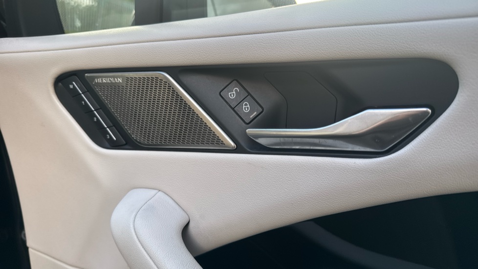 Jaguar I-Pace 294kW EV400 SE 90kWh 5dr Auto Electric Estate - Image 42
