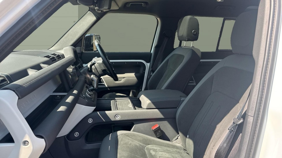 Land Rover Defender 3.0 D300 SE 110 5dr Auto Diesel Estate - Image 3