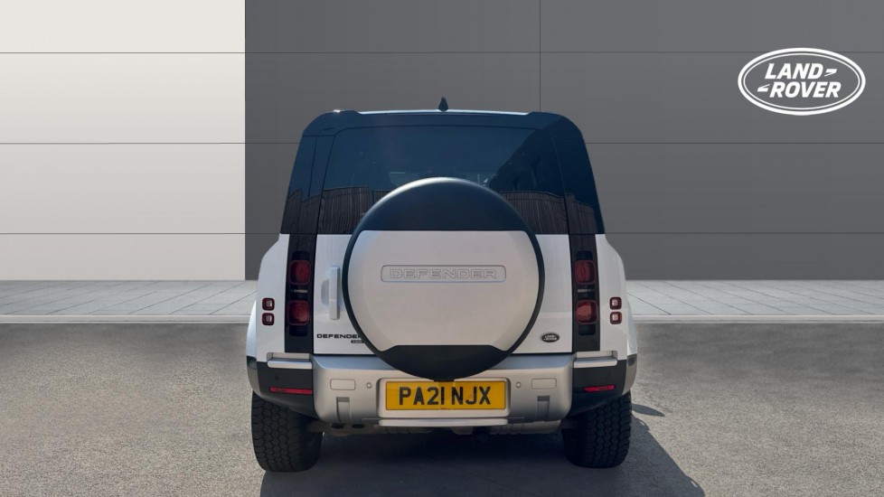 Land Rover Defender 3.0 D300 SE 110 5dr Auto Diesel Estate - Image 6