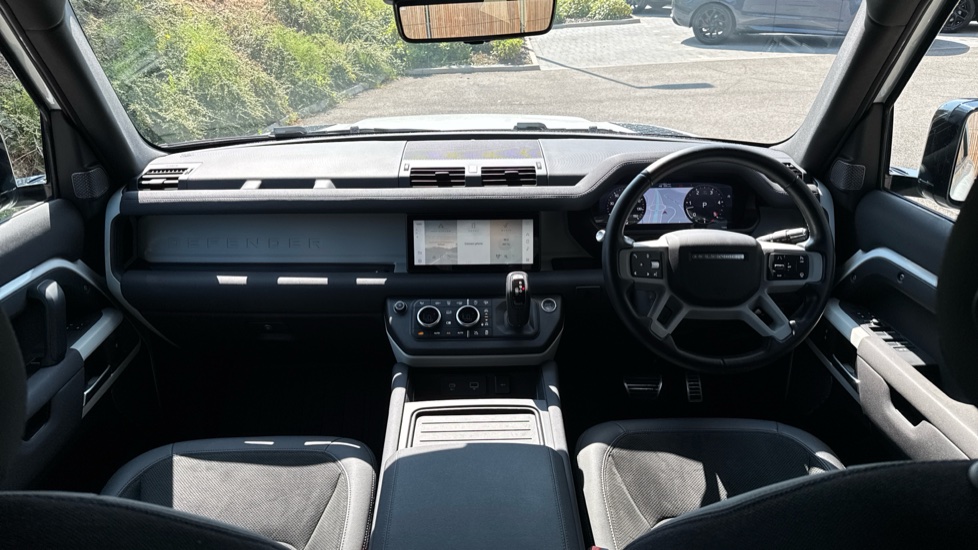 Land Rover Defender 3.0 D300 SE 110 5dr Auto Diesel Estate - Image 9