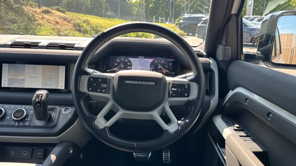 Land Rover Defender 3.0 D300 SE 110 5dr Auto Diesel Estate - Image 15