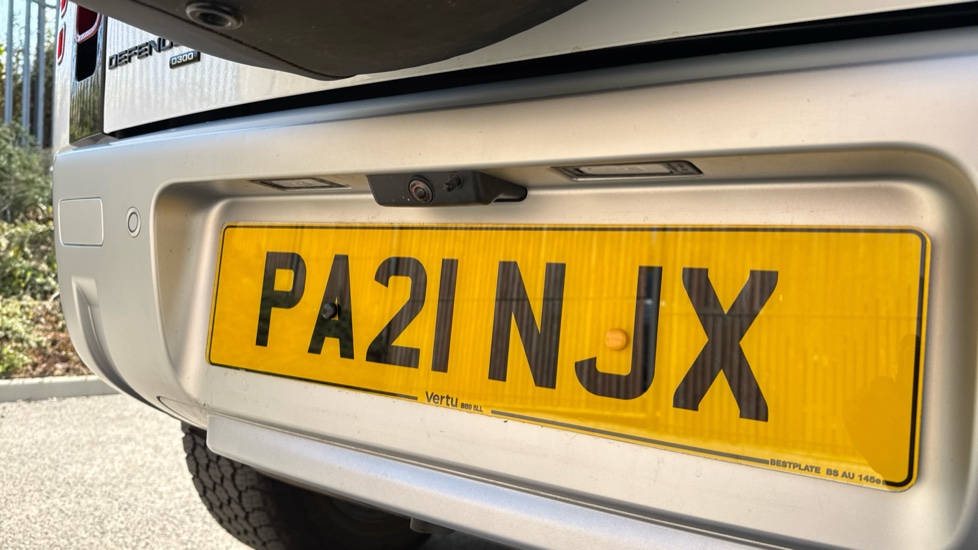 Land Rover Defender 3.0 D300 SE 110 5dr Auto Diesel Estate - Image 27
