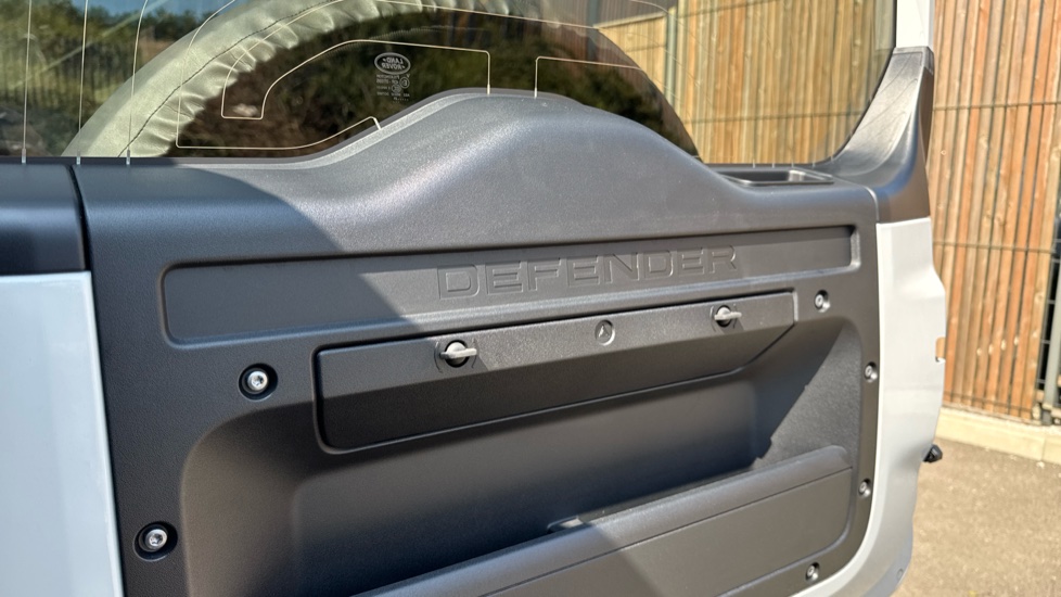 Land Rover Defender 3.0 D300 SE 110 5dr Auto Diesel Estate - Image 30