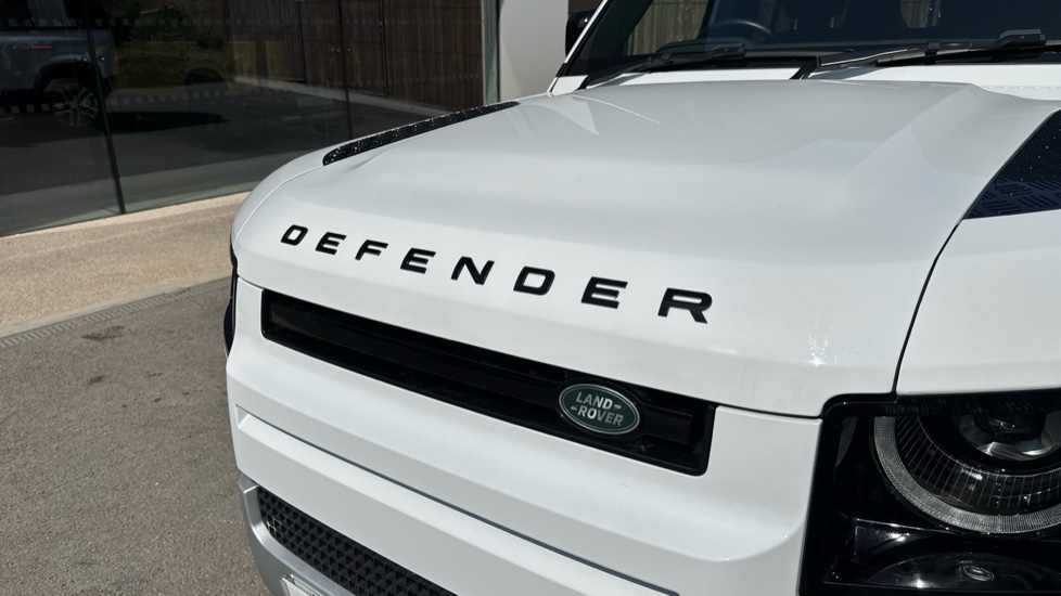 Land Rover Defender 3.0 D300 SE 110 5dr Auto Diesel Estate - Image 36