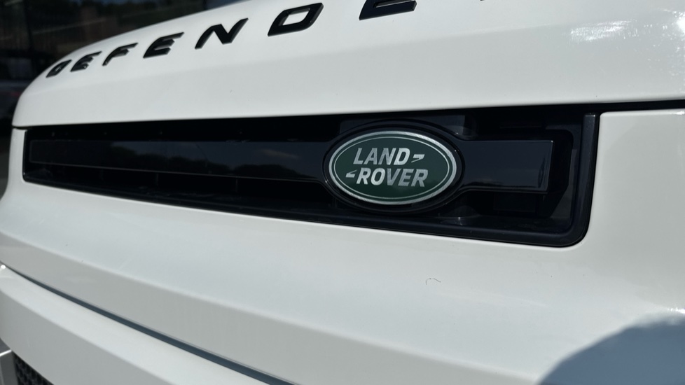 Land Rover Defender 3.0 D300 SE 110 5dr Auto Diesel Estate - Image 37