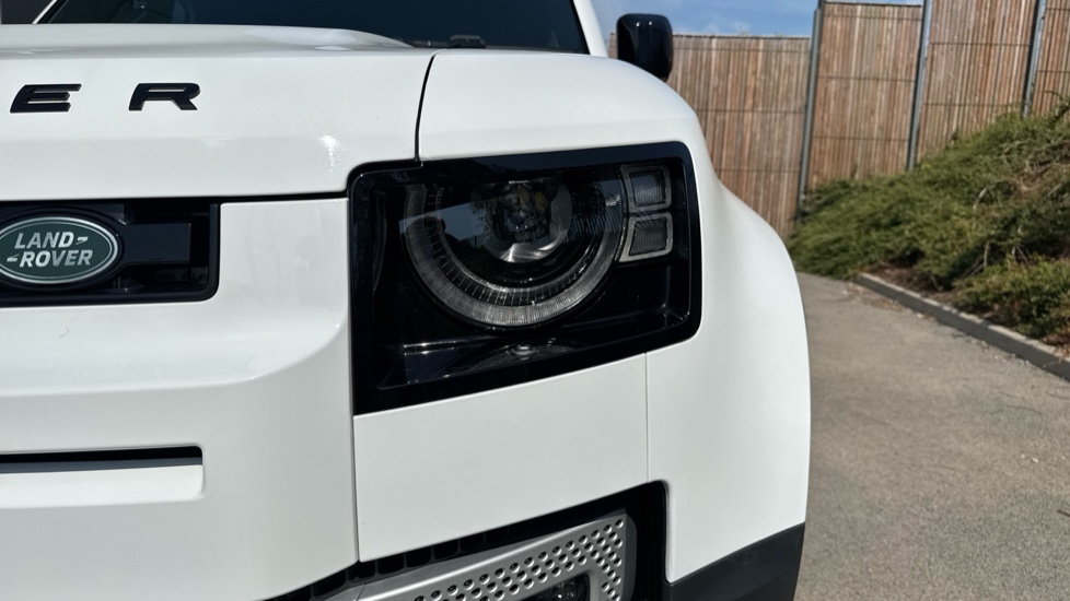 Land Rover Defender 3.0 D300 SE 110 5dr Auto Diesel Estate - Image 38