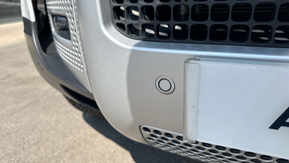 Land Rover Defender 3.0 D300 SE 110 5dr Auto Diesel Estate - Image 39