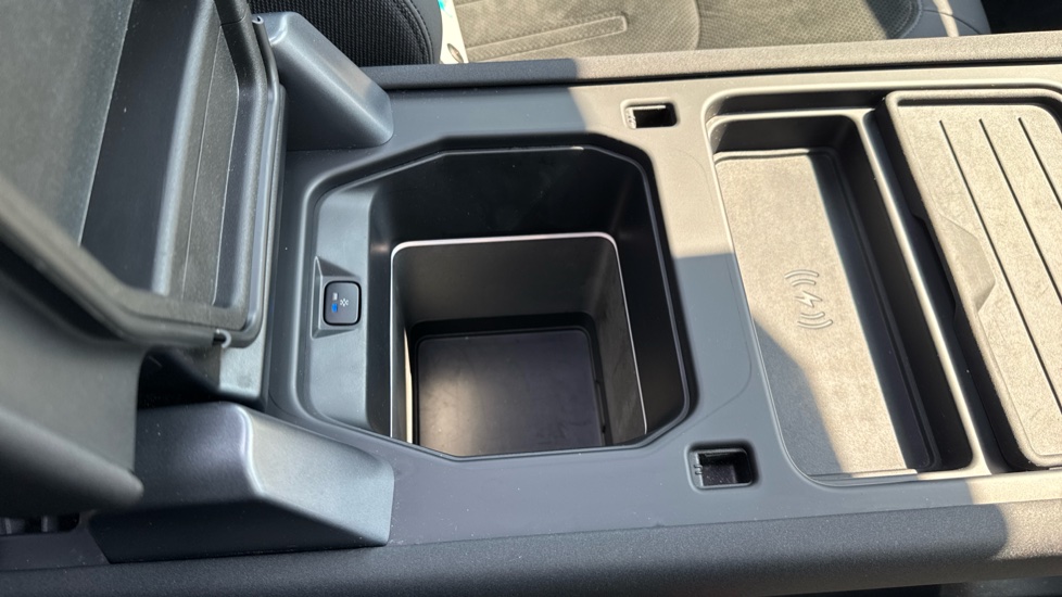 Land Rover Defender 3.0 D300 SE 110 5dr Auto Diesel Estate - Image 58