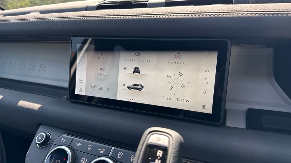 Land Rover Defender 3.0 D300 SE 110 5dr Auto Diesel Estate - Image 59