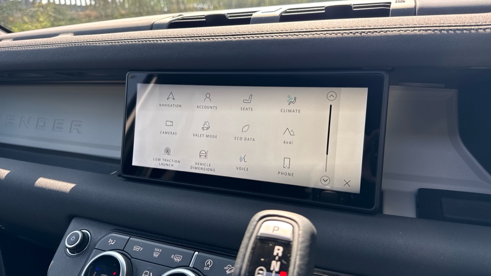 Land Rover Defender 3.0 D300 SE 110 5dr Auto Diesel Estate - Image 62