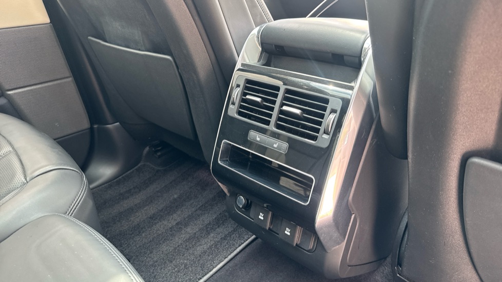 Land Rover Range Rover Sport 3.0 D300 HSE Silver 5dr Auto Diesel Estate - Image 18