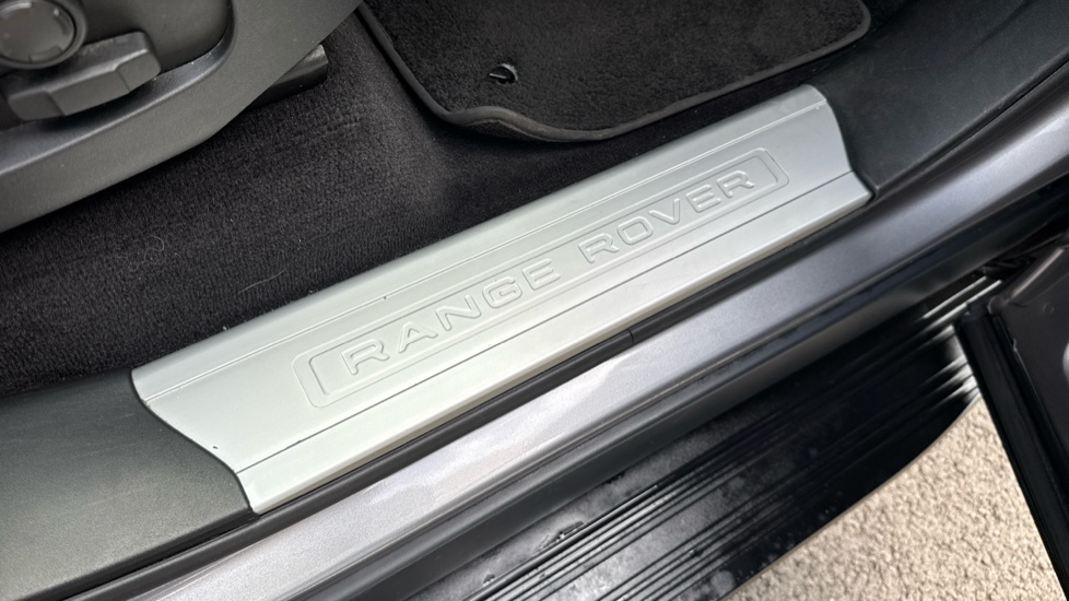 Land Rover Range Rover Sport 3.0 D300 HSE Silver 5dr Auto Diesel Estate - Image 47