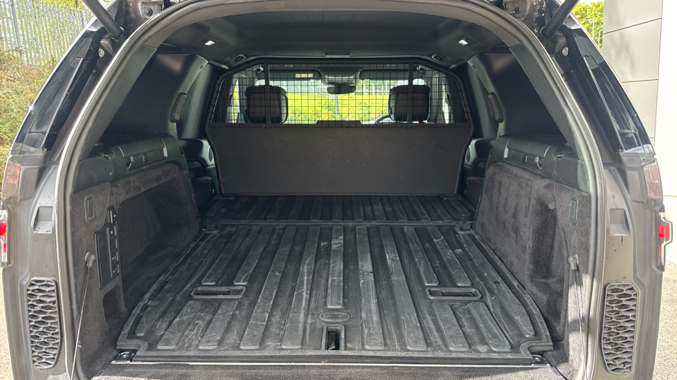 Land Rover Discovery Diesel 3.0 D350 Dynamic HSE Commercial Auto - Image 10