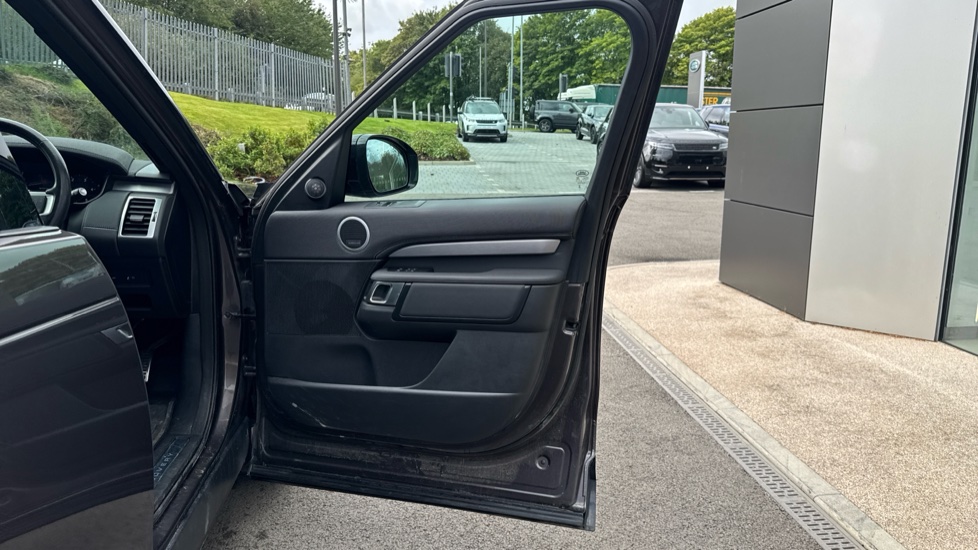 Land Rover Discovery Diesel 3.0 D350 Dynamic HSE Commercial Auto - Image 34