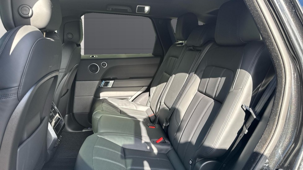Land Rover Range Rover Sport 3.0 D300 HSE Dynamic Black 5dr Auto Diesel Estate - Image 4
