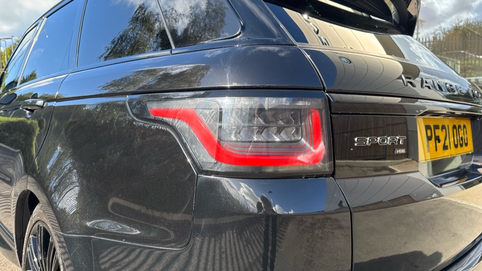 Land Rover Range Rover Sport 3.0 D300 HSE Dynamic Black 5dr Auto Diesel Estate - Image 19