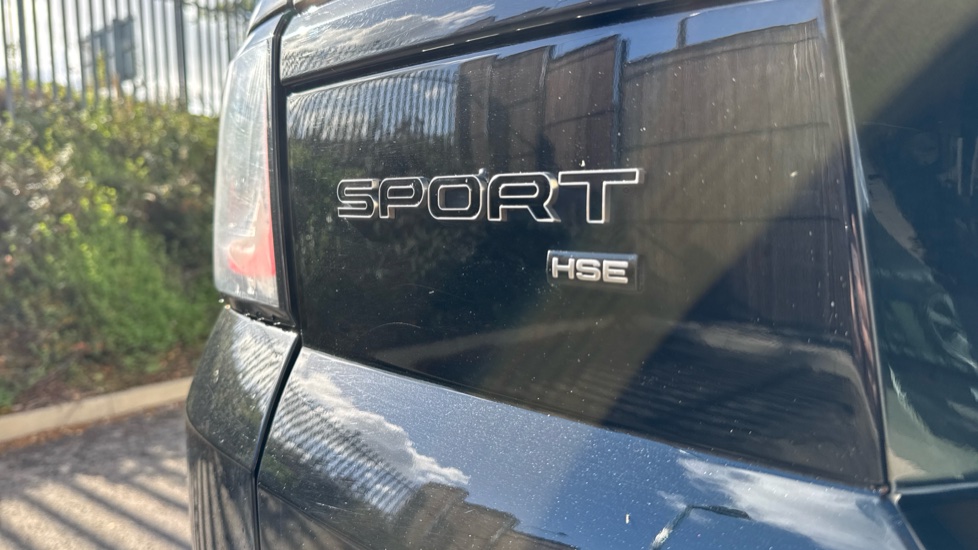 Land Rover Range Rover Sport 3.0 D300 HSE Dynamic Black 5dr Auto Diesel Estate - Image 26