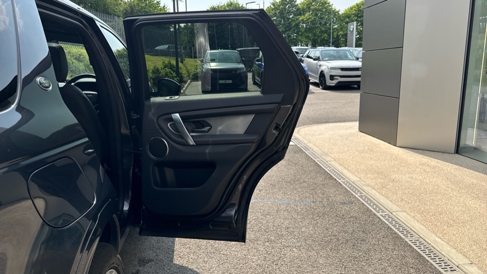 Land Rover Discovery Sport 2.0 D200 Urban Edition 5dr Auto Diesel Station Wagon - Image 39