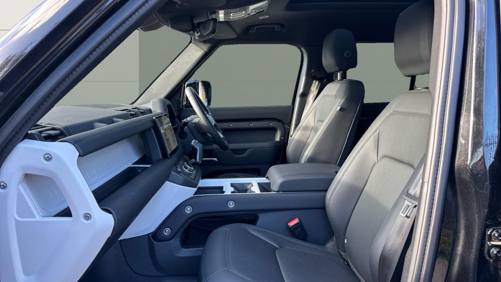 Land Rover Defender 3.0 D250 X-Dynamic SE 110 5dr Auto Diesel Estate - Image 3