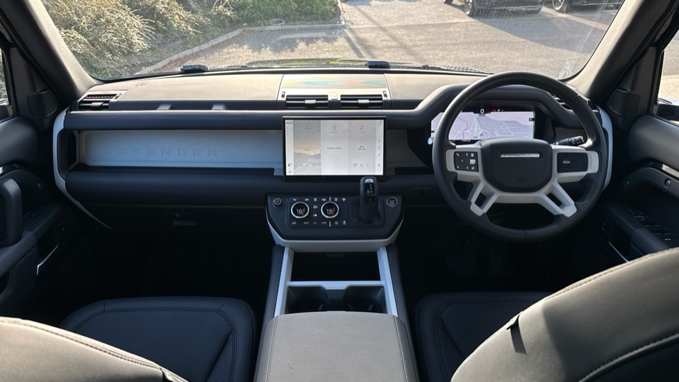 Land Rover Defender 3.0 D250 X-Dynamic SE 110 5dr Auto Diesel Estate - Image 9