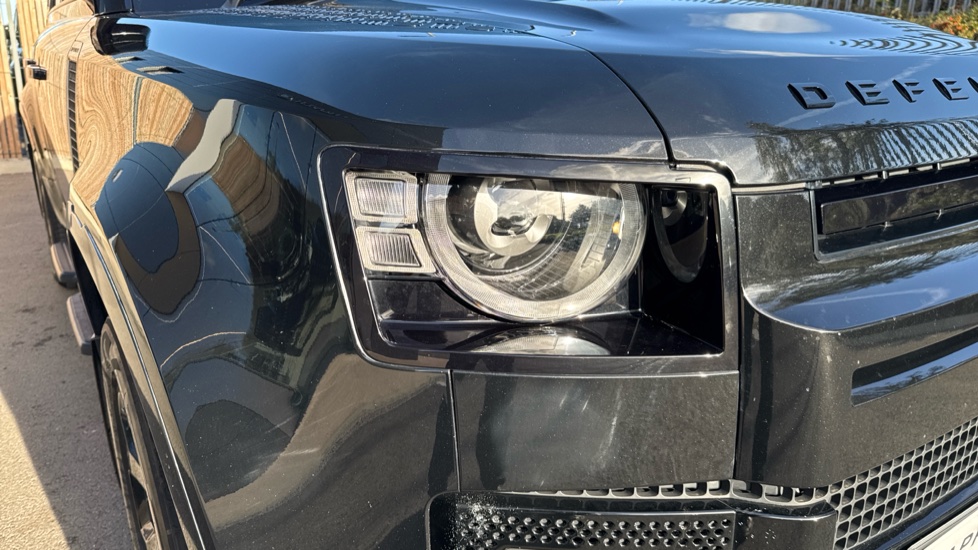 Land Rover Defender 3.0 D250 X-Dynamic SE 110 5dr Auto Diesel Estate - Image 17