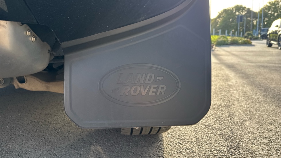 Land Rover Defender 3.0 D250 X-Dynamic SE 110 5dr Auto Diesel Estate - Image 30
