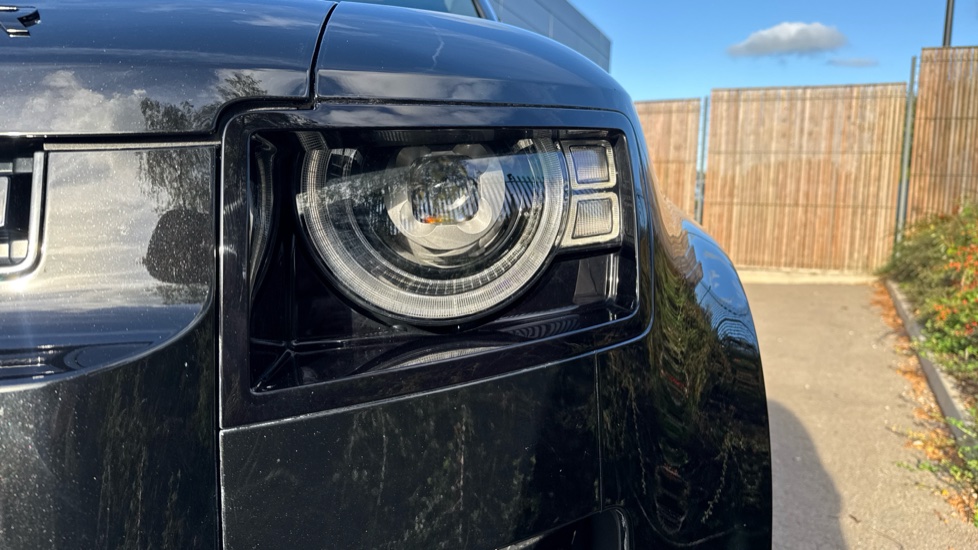 Land Rover Defender 3.0 D250 X-Dynamic SE 110 5dr Auto Diesel Estate - Image 39