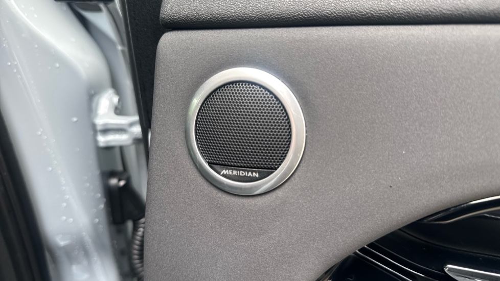 Land Rover Range Rover Evoque 2.0 D200 Dynamic SE 5dr Auto Diesel Hatchback - Image 38