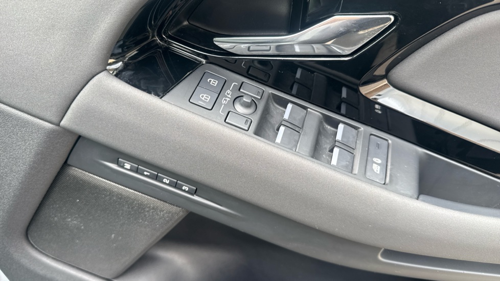 Land Rover Range Rover Evoque 2.0 D200 Dynamic SE 5dr Auto Diesel Hatchback - Image 42