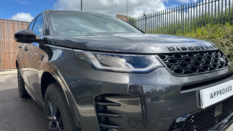 Land Rover Discovery Sport 2.0 D165 Dynamic SE 5dr Auto [7 Seat] Diesel Station Wagon - Image 17