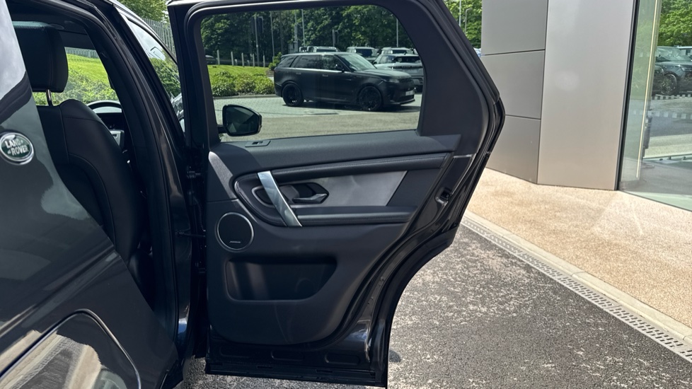 Land Rover Discovery Sport 2.0 D165 Dynamic SE 5dr Auto [7 Seat] Diesel Station Wagon - Image 39